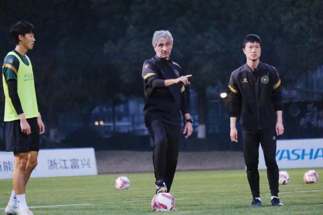 B体育首页-浙江队全力“补课”：瞄准本土外援 姚均晟随队训练